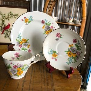 Vintage Regency England Trio Celendine Spring Flowers Teacup, Saucer & Plate.